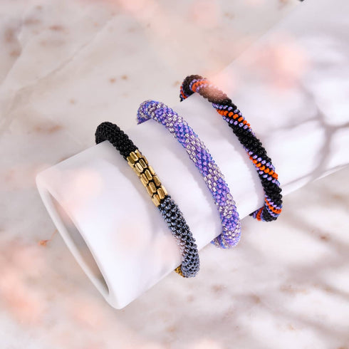 Sororité rangée | Bracelet de perles de verre de l'Himalaya